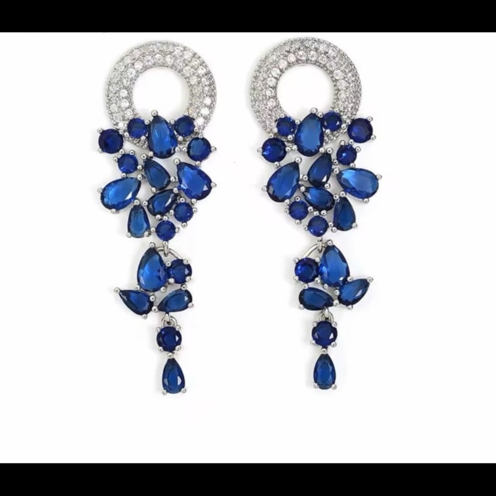 Gorgeous sapphire and clear swarovski elements earrings #322